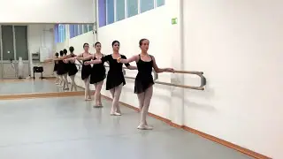 Lezione di Danza Classica - Grands Battements