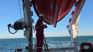 How to Replace Retroreflective Tape on a Lifeboat: Step-by-Step Guide