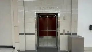 Гидравлический лифт Schindler 330A возле Portabella в торговом центре Cherry Hill Mall в Черри-Хи...