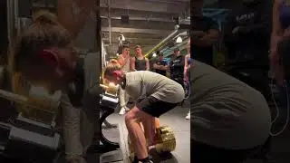 Non avevo idea di come prenderli #GymTok #gymtokitalia #palestra #goldendumbbells #goldsgym