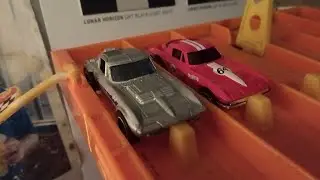 Chevrolet C2 Corvette Stingray vs Chevrolet C2 Corvette Grand Sport