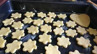 How to make the most delicious blackcurrant cookies/biscuits. By Prosper Light