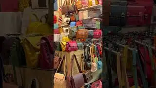 🛍️ Рынок выходного дня Чатучак, секция 16: &laquo;ЛУЧШИЕ изделия из кожи и модная одежда!&raquo; [4K HDR]