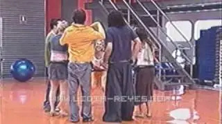 chicas ensayando waterloo y caida de lidia