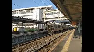 train arrivign at station tosu japan 3 2020