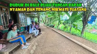 Nikmati Suasana Pedesaan Dengan Duduk Duduk Di Bale Sederhana
