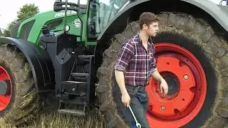 2014 Fendt 828 Vario Diesel Tractor With Kuhn Reversible Plough