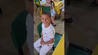 Reação de cada criança ao receber a homenagem 