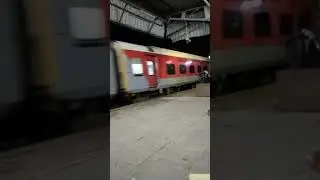 Puri-Ahmedabad Super Fast Express Arriving at Angul Railway Station/Odisha