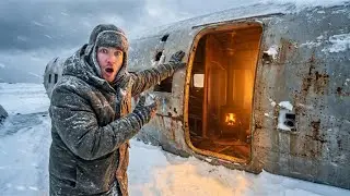 Turning an Abandoned Plane Into a Winter Home | Survival Plane Home Build