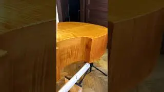 Blonde K&T double bass, varnishing process  #doublebassmakervienna