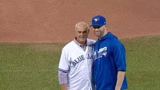 ALCS Gm5: Jimmy Key tosses the first pitch