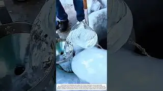 Technique for taking well water in frozen mountains using a water ladle #shorts