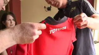 Paul O'Connell Delivers New Munster Jersey