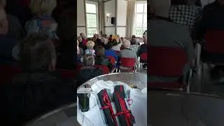 Pianist Stefan Kling zum 50. Dienstjubil&auml;um von Renate Tischer.