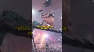 57-летний Рик Флэр получил бросок через плечо с лестницы!
