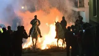 Spanish village purifies horses with fire in age-old ritual