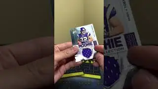 I ripped open this jersey card to see what's inside 👀