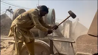 &ldquo;500KG Stone Crush in 10 Sec | Crusher Plant Pakistan | Mazdoor Hard Work&rdquo;#stone 