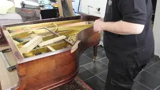 Fineer herstellen bij vleugelpiano
