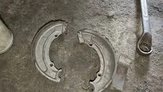 Royal Enfield classic 350 brake ke liye ek suggestion..🧰#mechanic #trending #youtubeshorts#video..