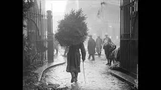 19 Vintage Photos That Show How People Celebrated the Holidays from the early 20th Century