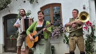 'In oana Dua' beim 3. Wasserburger Innenhofkonzert 2025