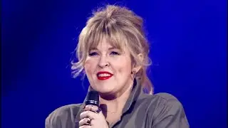 Auf der &bdquo;Schlagerchampions&ldquo; B&uuml;hne zieht Maite Kelly pl&ouml;tzlich eine Schere
