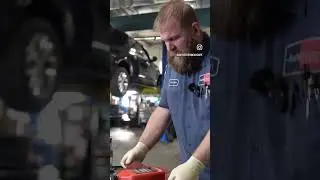 Райан учится ремонту автомобилей #неудачи #смешно #короткометражки