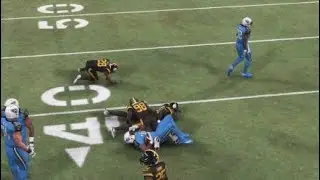 Madden NFL 18 Murray Sucked Into The Tackle
