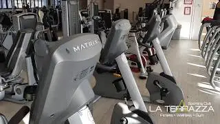 Cardio, funzionale, sala corsi, pedane vibranti e solarium
