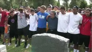 Mesa High's football team performs community service at the cemetery