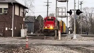 CN 1016 leads the local north (near miss)