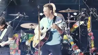 Coldplay - Johnny B.  Goode (Live in NY w Michael J  Fox) - Republicado por CAD&Ecirc;DOUTOR