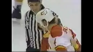 Rick Tocchet KO: Paul Baxter i Dave Brown kontra Jim Peplinski
