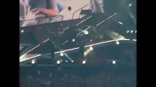 Louis and Harry's power couple strut during Little Black Dress (Madrid, 11/07/14)