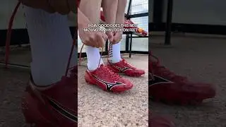 The Mizuno Alpha II Elite on-foot is a sight to behold 😍 That Ruby Red geometric design 🤩