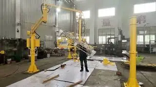 Pallet stacking manipulator