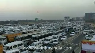 Vehicles line up at Delhi Gurgaon E way toll plaza
