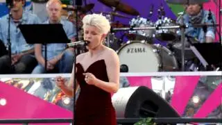 Robyn - Dancing on my own