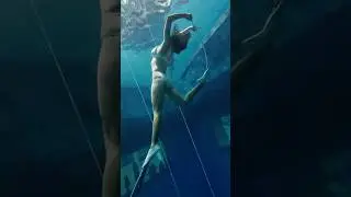Winter Freediving in an deep heated indoor pool 🤿🧜&zwj;♀️#sportygirl #adventure #multisportathlete