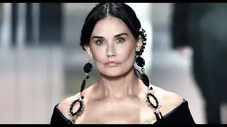 Demi Moore&rsquo;s Most Stunning Bikini Photos Ever | Iconic Beach Looks & Hot Moments