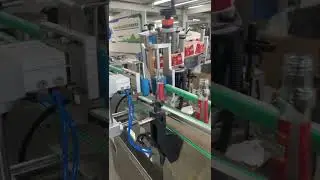 Small glass bottles of sesame oil have a taper, suitable for labeling machines. #labelingmachine