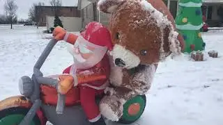 2022 updated Christmas inflatable display daytime