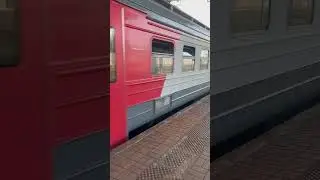 В хлам забитая ЭД4М 0441 с зацеперами и держателями дверей!