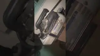 Single stage vacuum pump