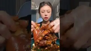 Indulging in a Juicy ASMR Fatty Pig Thigh Feast #asmr #mukbang