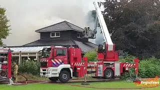 Uitslaande brand in Bowlingboerderij in Nijverdal, vuur overgeslagen naar pannenkoekenhuis