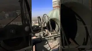 Das L&auml;uten der acht Glocken der Kathedrale vom Glockenturm aus gefilmt