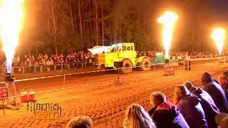Banzkow 2018 K-700 Night Pulling mit Kirovets 745 # Gelb + Eckig muß er sein !